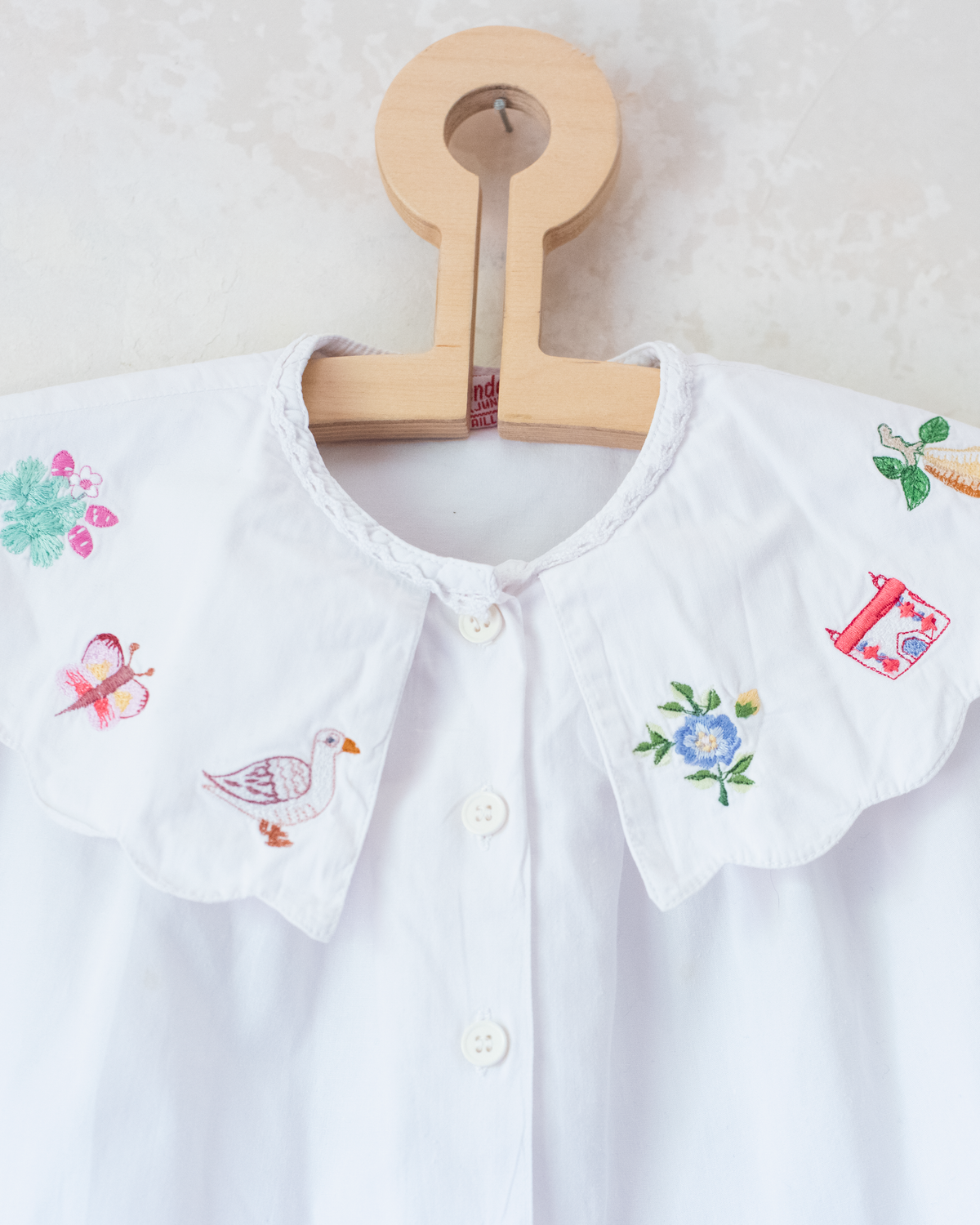 White button-down shirt with wide collar and beautiful embroidery | 4-5 years