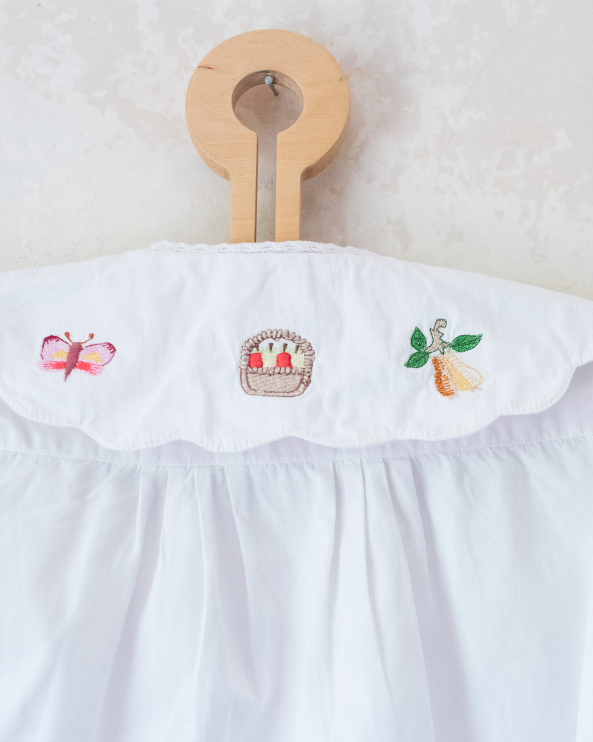 White button-down shirt with wide collar and beautiful embroidery | 4-5 years