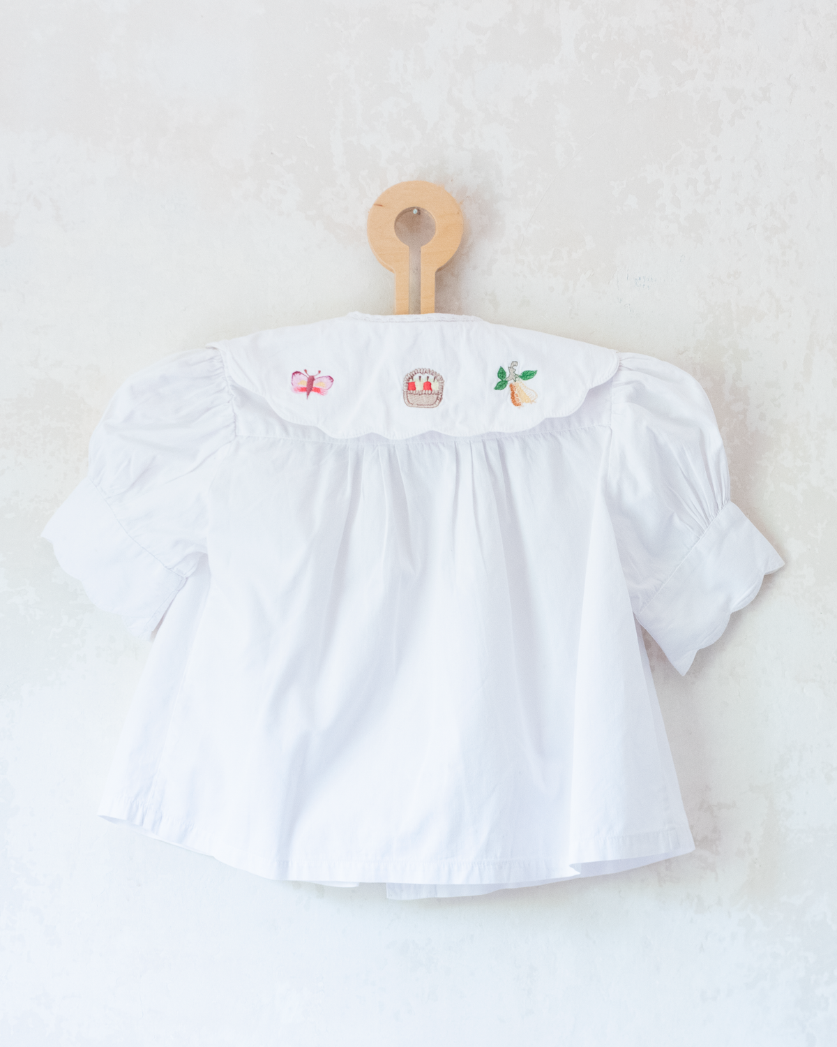 White button-down shirt with wide collar and beautiful embroidery | 4-5 years