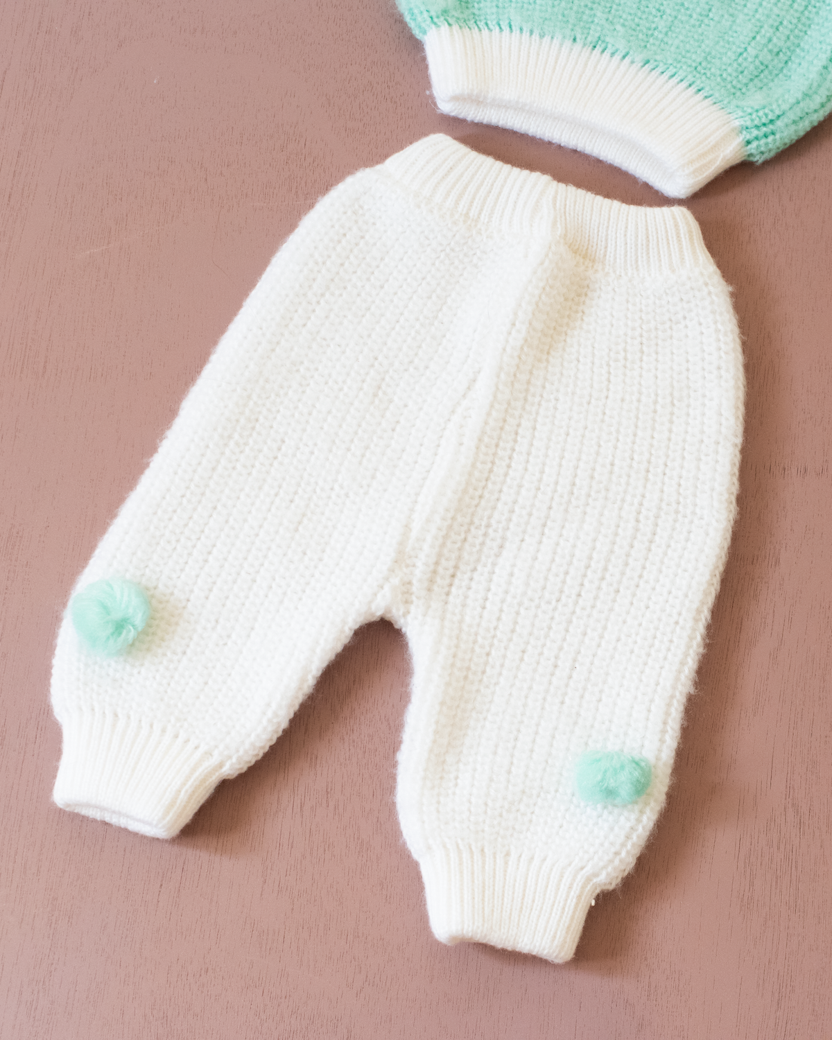 Wool set with pompoms | 3-6 months
