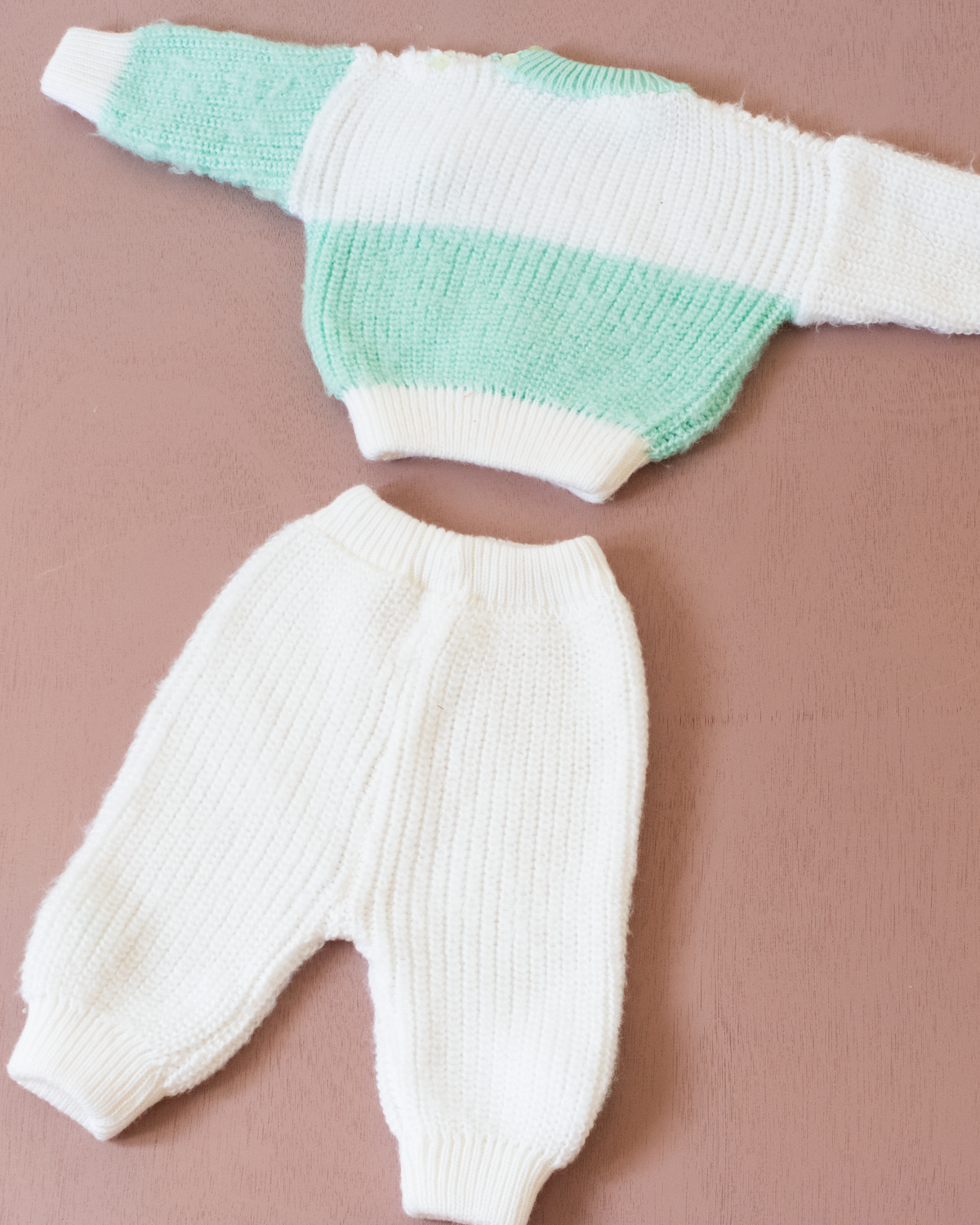 Wool set with pompoms | 3-6 months