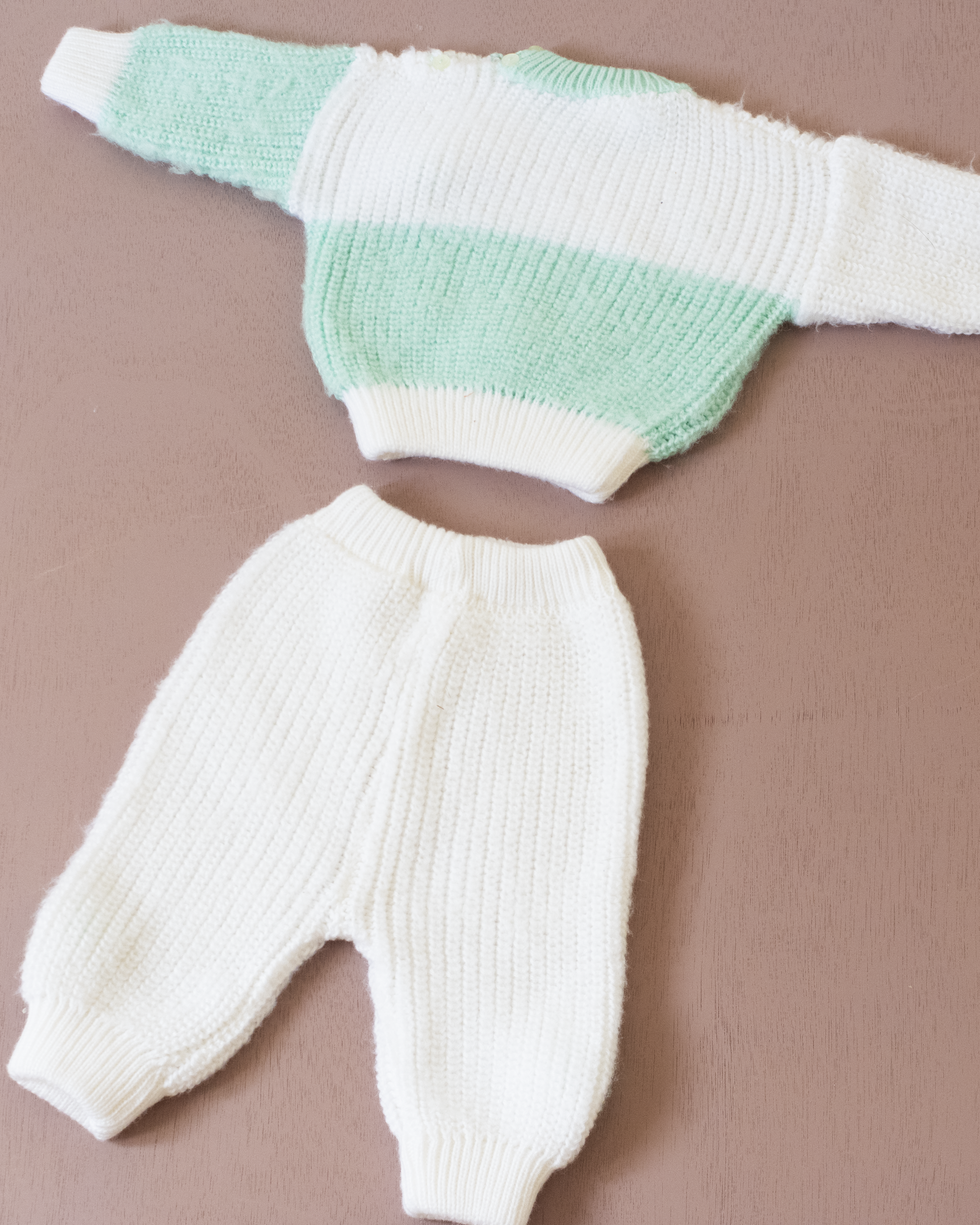 סט צמר עם פונפונים | 3-6 חודשים