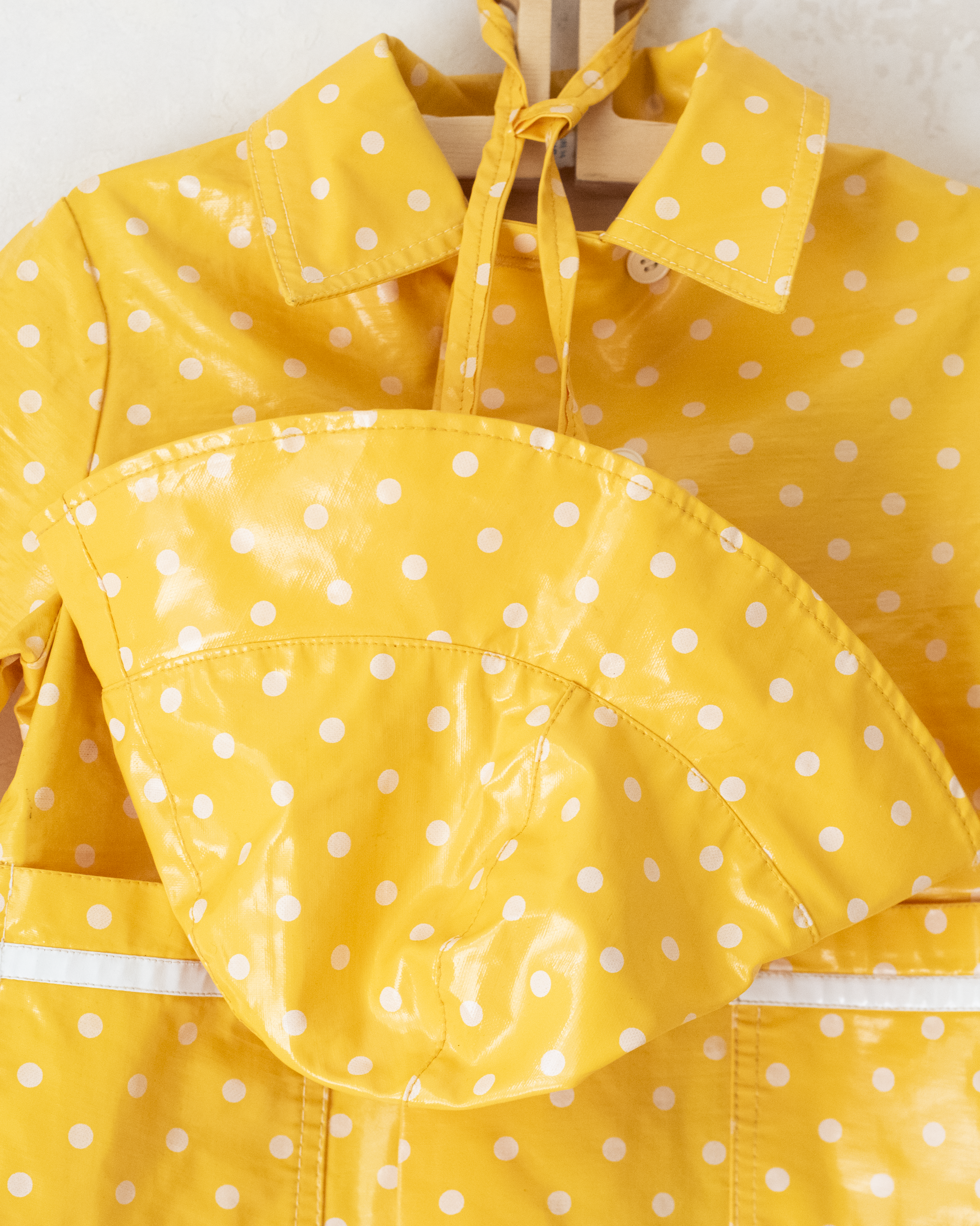 מעיל גשם צהוב מנוקד עם כובע | 2-3 שנים