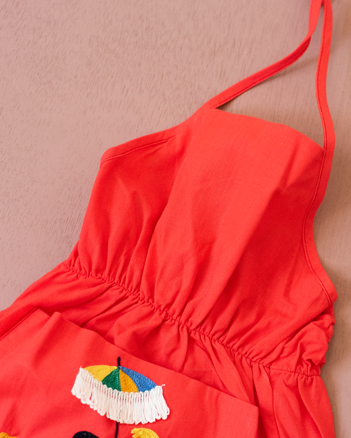 Red romper with collar and embroidery for children under a parasol | Deadstock from the 50s | 9-12 months