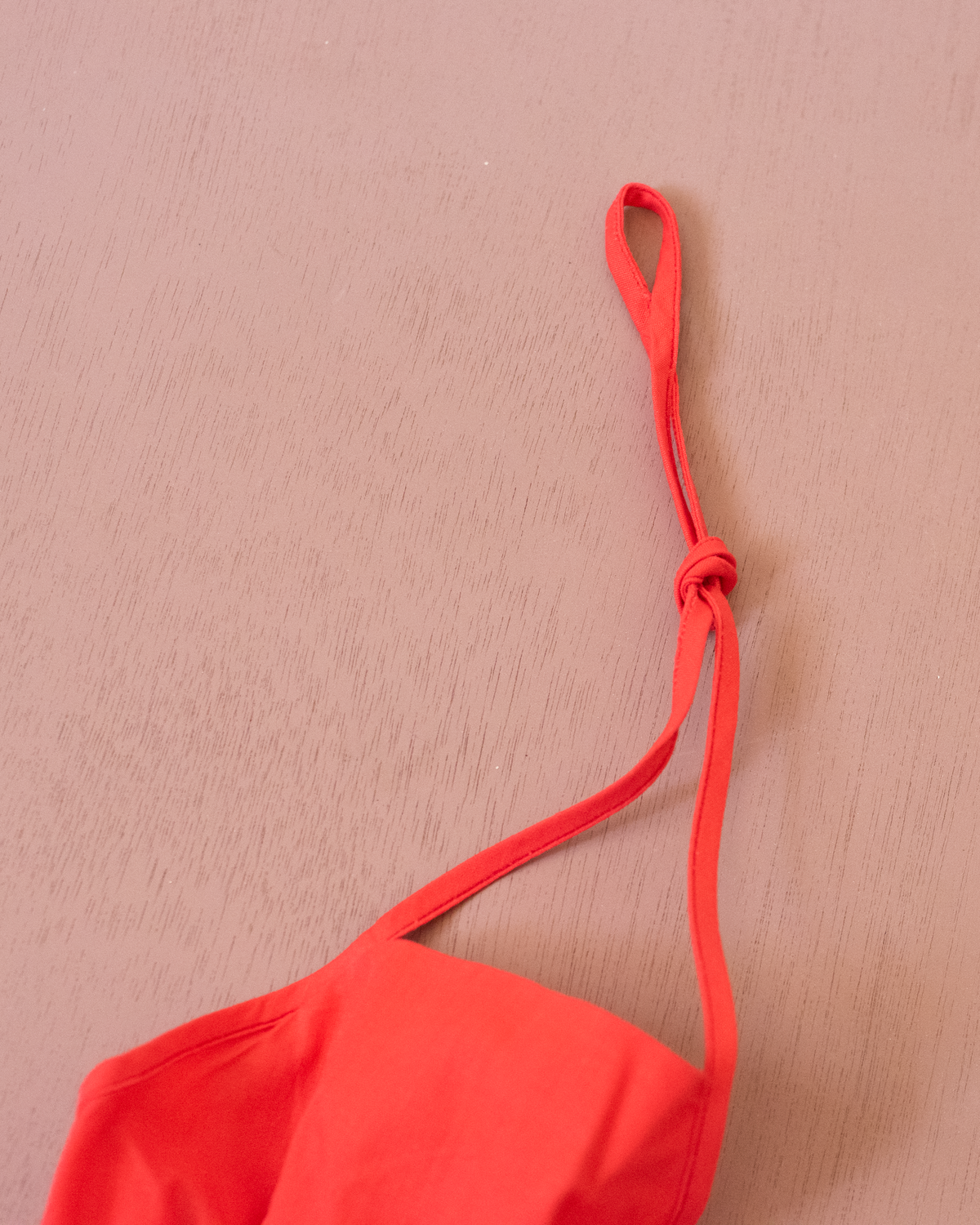 Red romper with collar and embroidery for children under a parasol | Deadstock from the 50s | 9-12 months