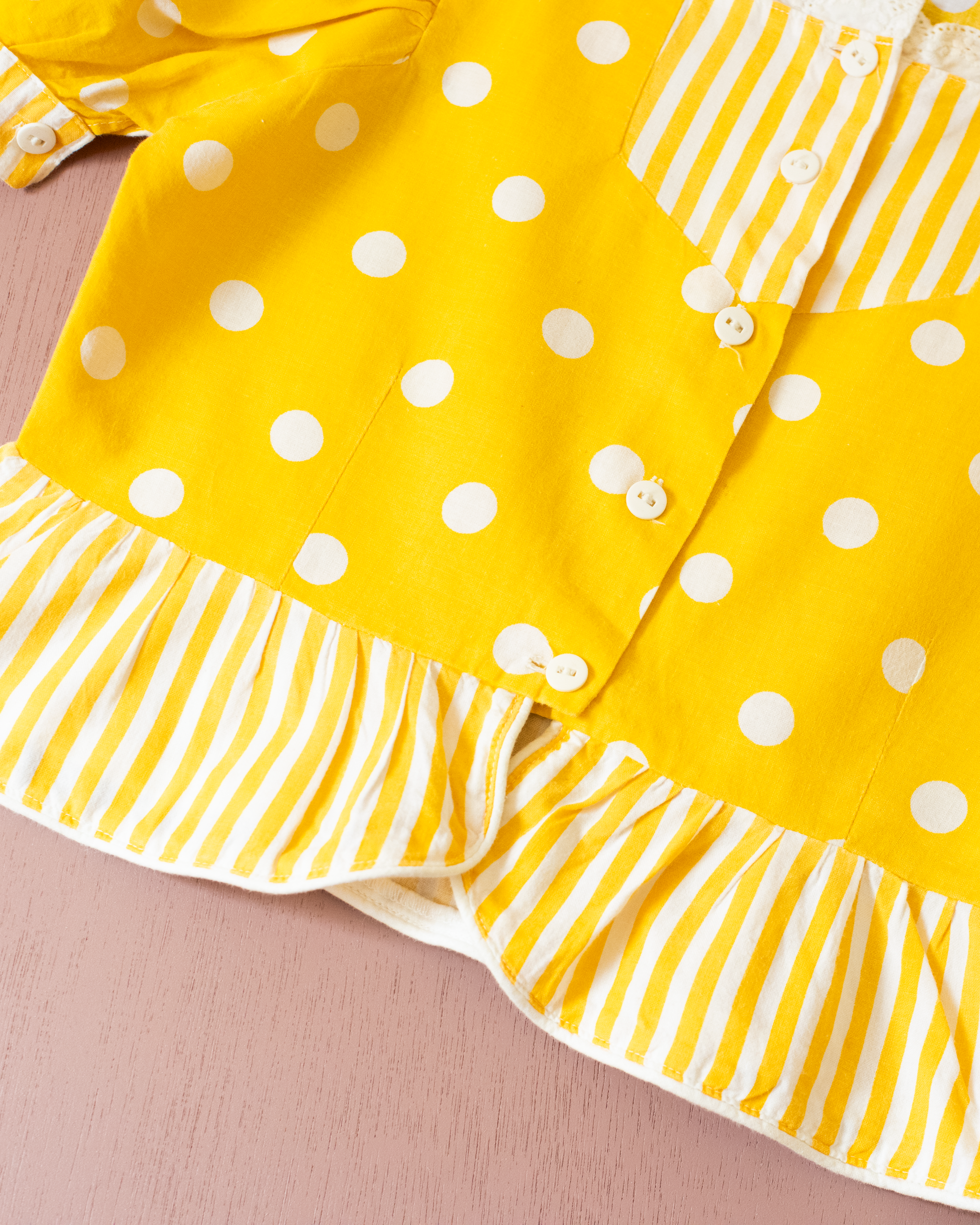 חולצת בטן צהובה עם פסים ונקודות | 10-11 שנים