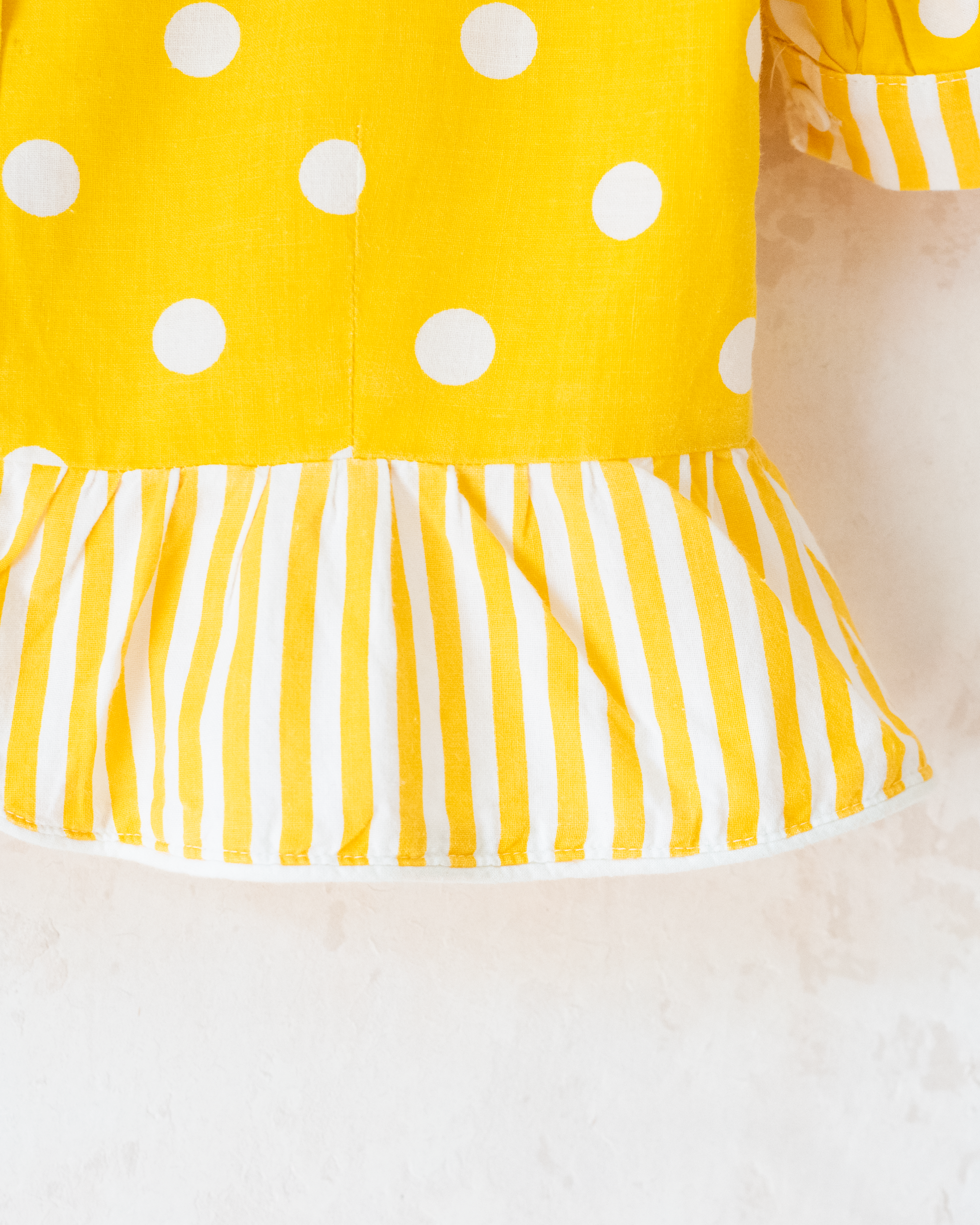 חולצת בטן צהובה עם פסים ונקודות | 10-11 שנים