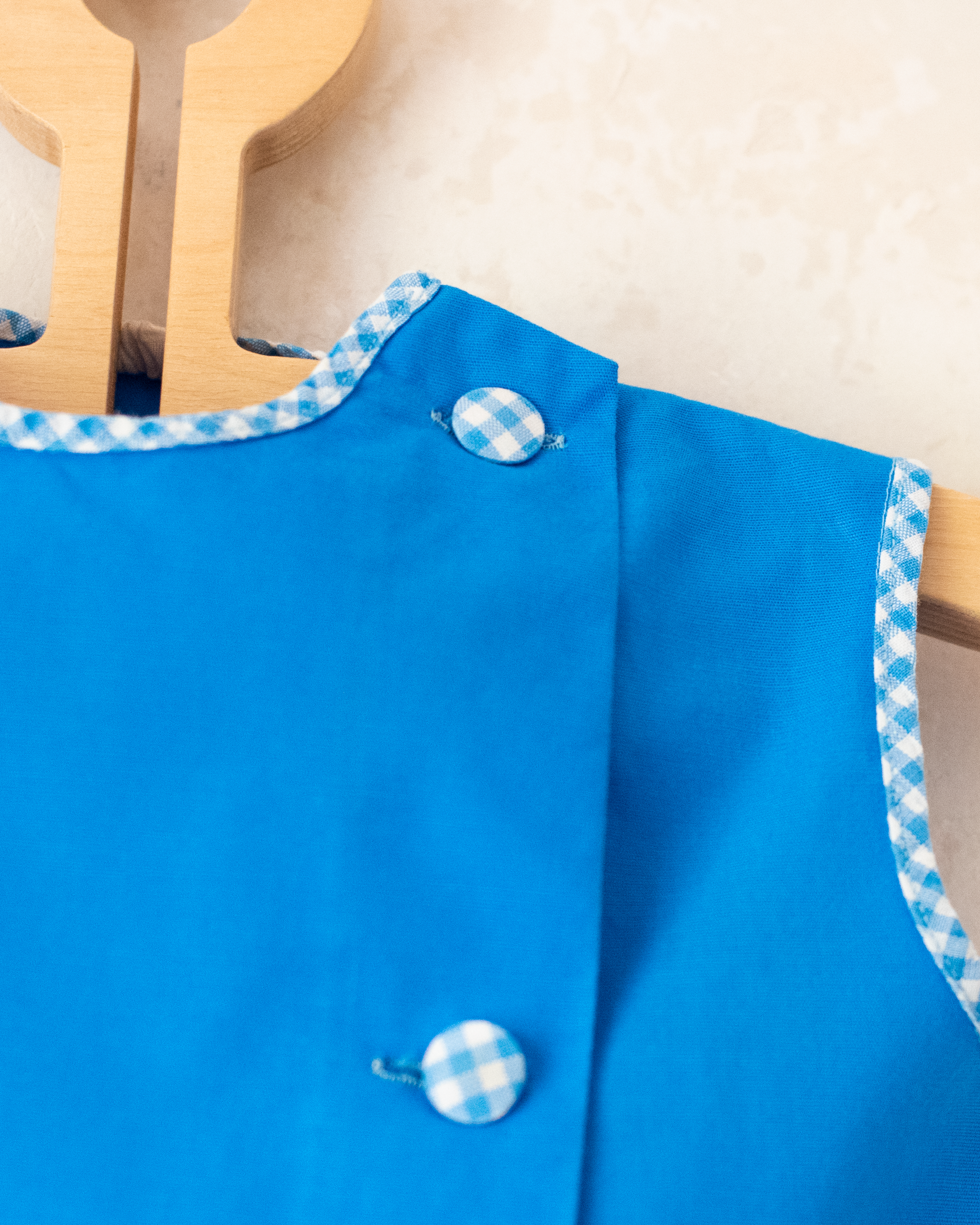 Blue tank top from the sixties with an embroidered rooster | 12-18 months
