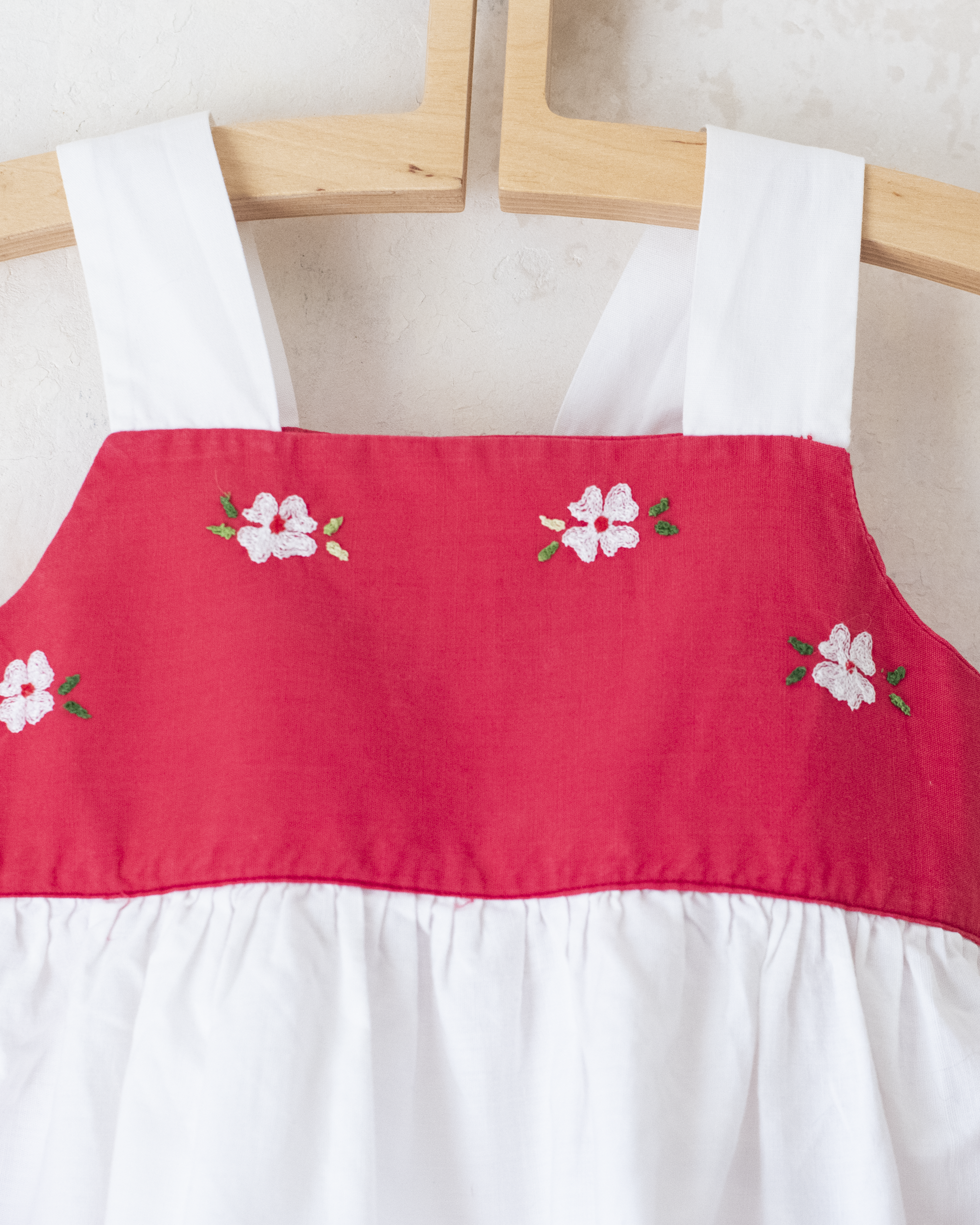 טוניקה ורודה ולבנה עם פרחים רקומים | 2-3 שנים