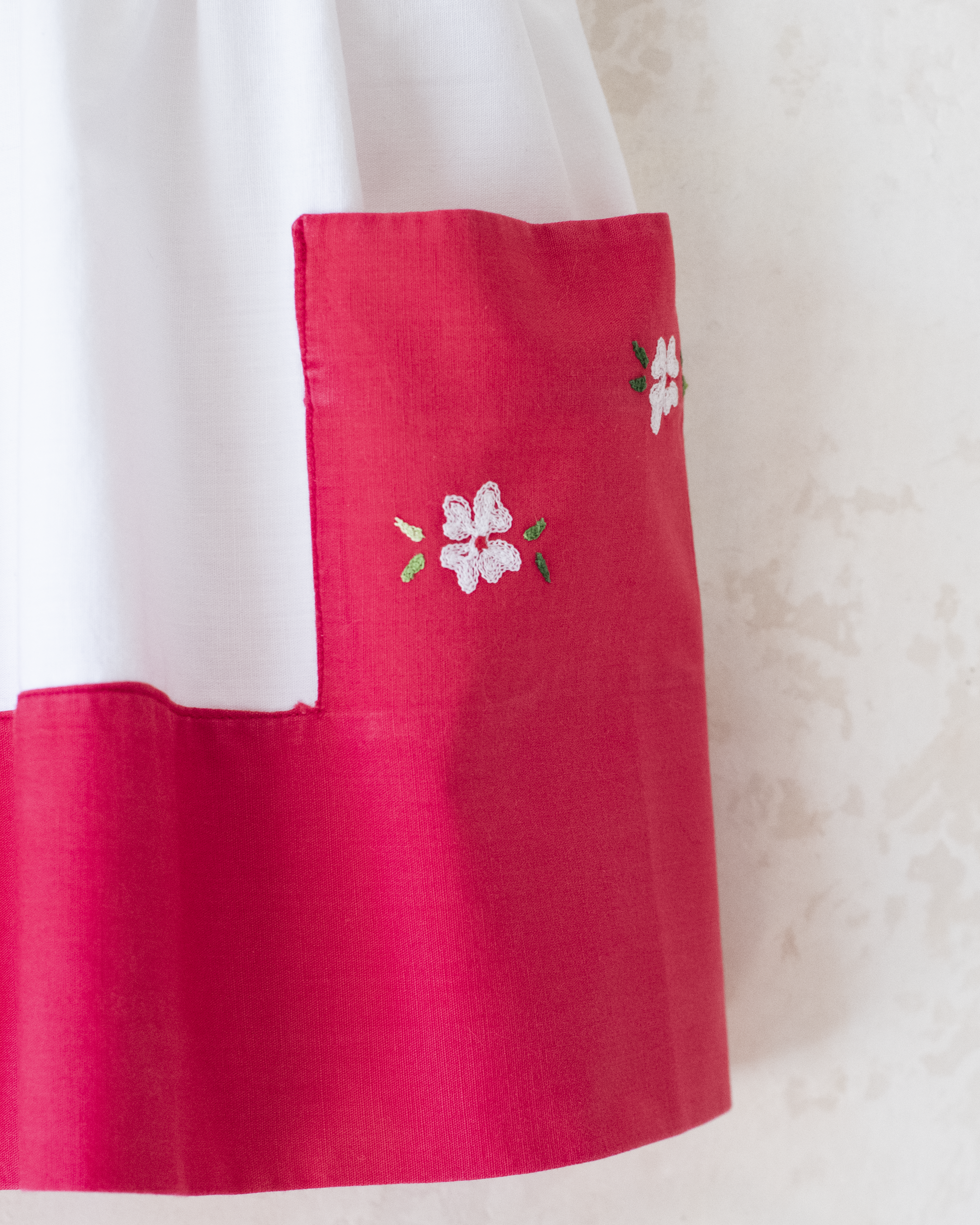 טוניקה ורודה ולבנה עם פרחים רקומים | 2-3 שנים