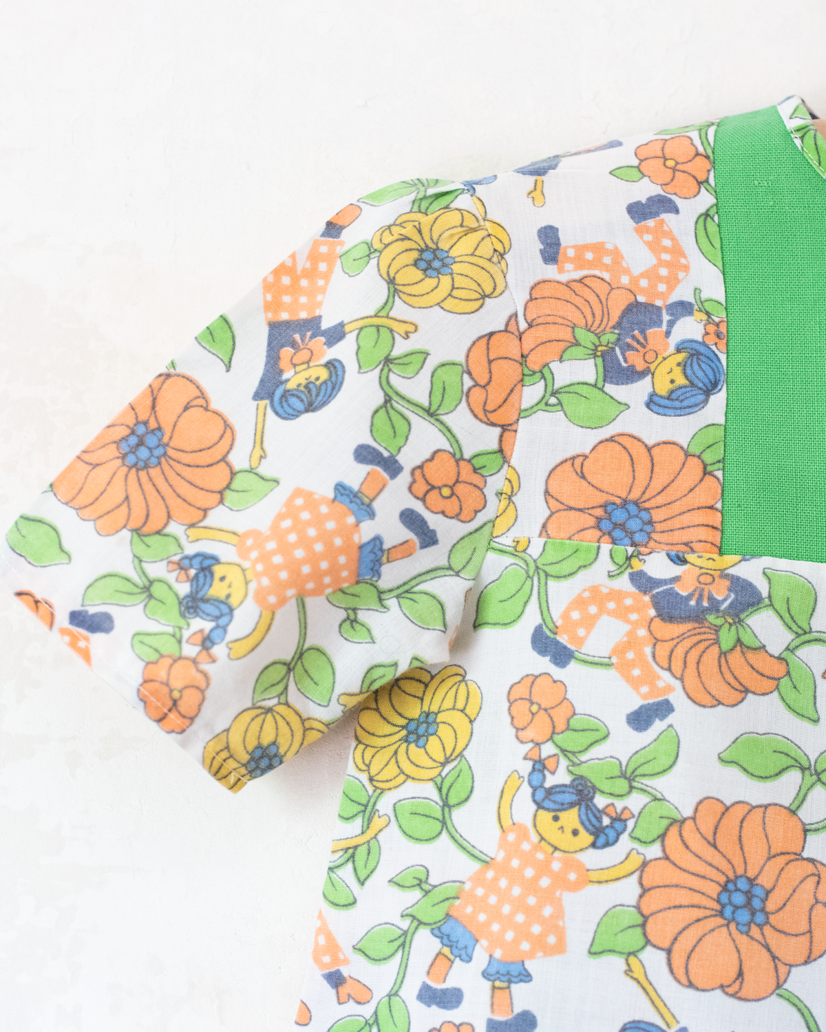 Nostalgic dress with flowers and girls | 12-18 months