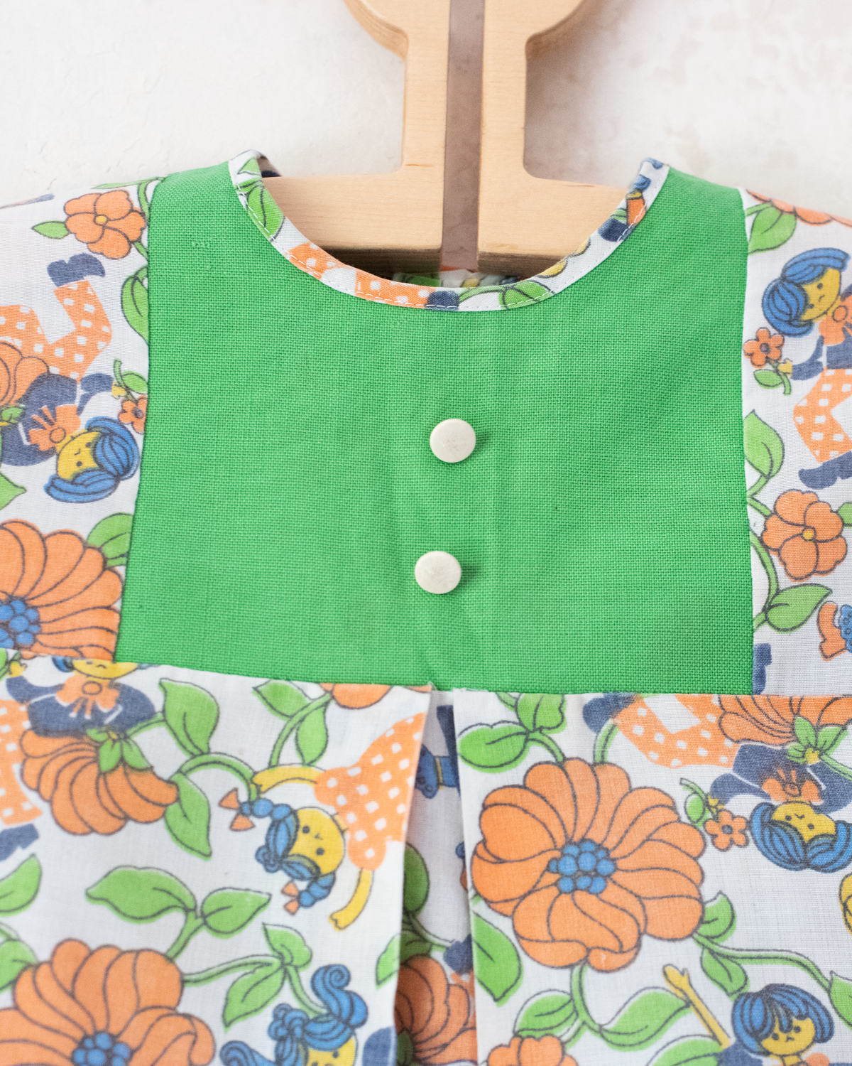 Nostalgic dress with flowers and girls | 12-18 months