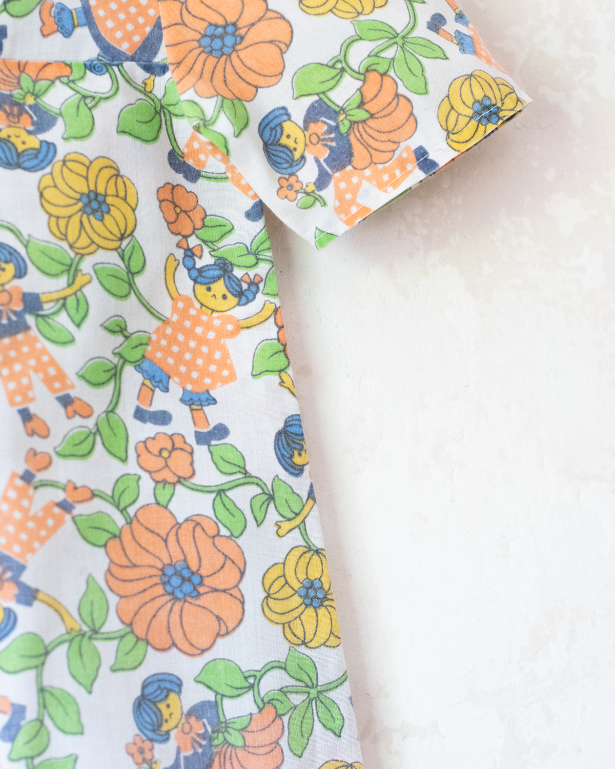 Nostalgic dress with flowers and girls | 12-18 months