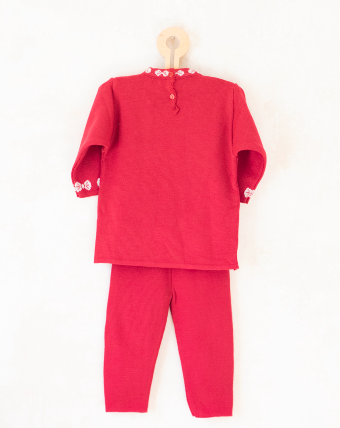 סט אדום סרוג עם חתולים ופפיונים | דד סטוק ספרדי | 18-24 חודשים