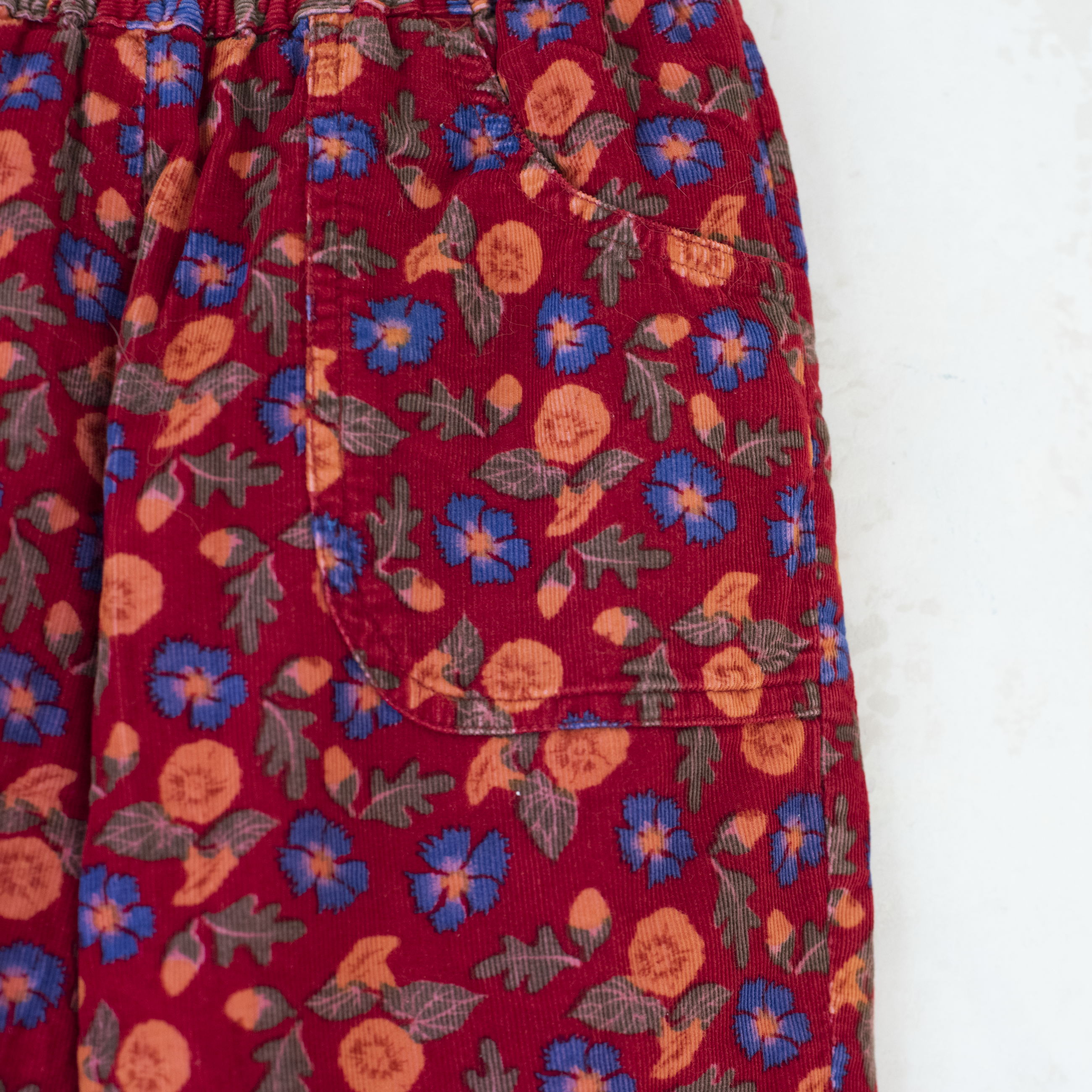 מכנסים ארוכים מקורדרוי אדום עם פרחים | 4-5 שנים