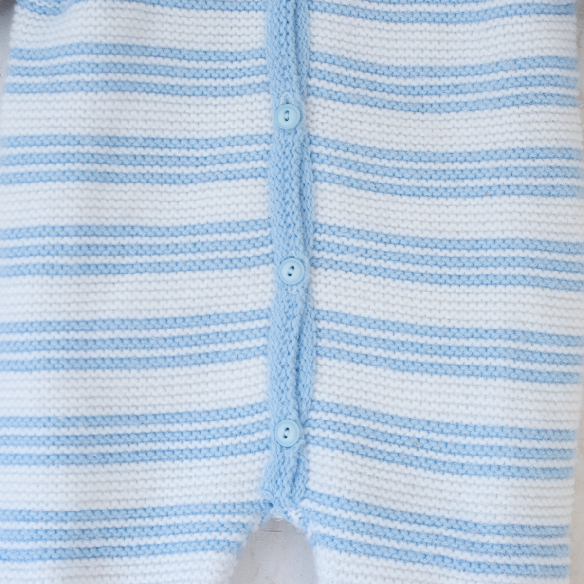 Knitted overalls in light blue and white | 6-9 months