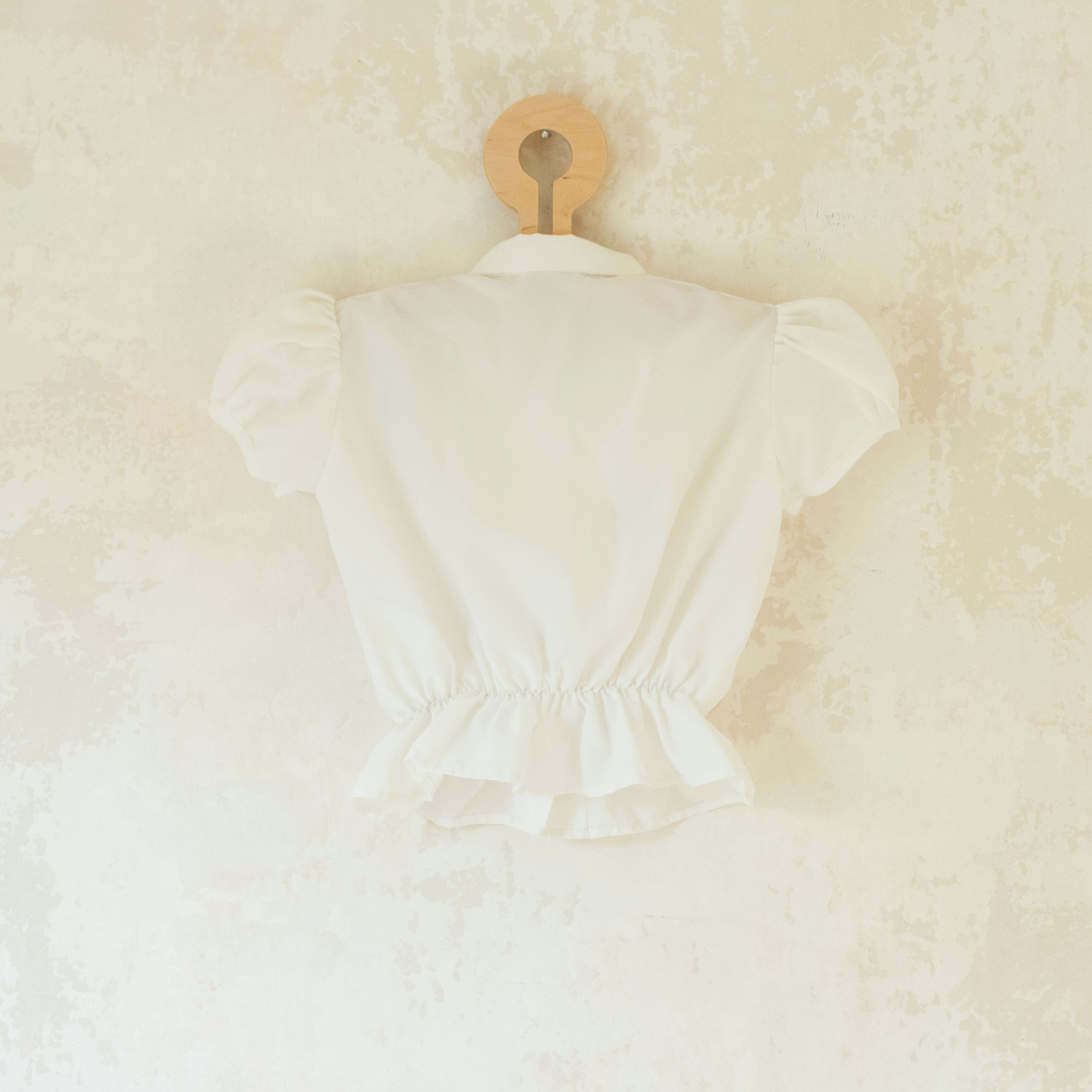 חולצת ניילון לבנה עם ארנב - oda-paam.com