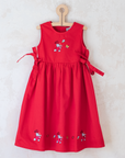 שמלה אדומה עם רקמות של המלך בבר ופרפרים | 6-7 שנים
