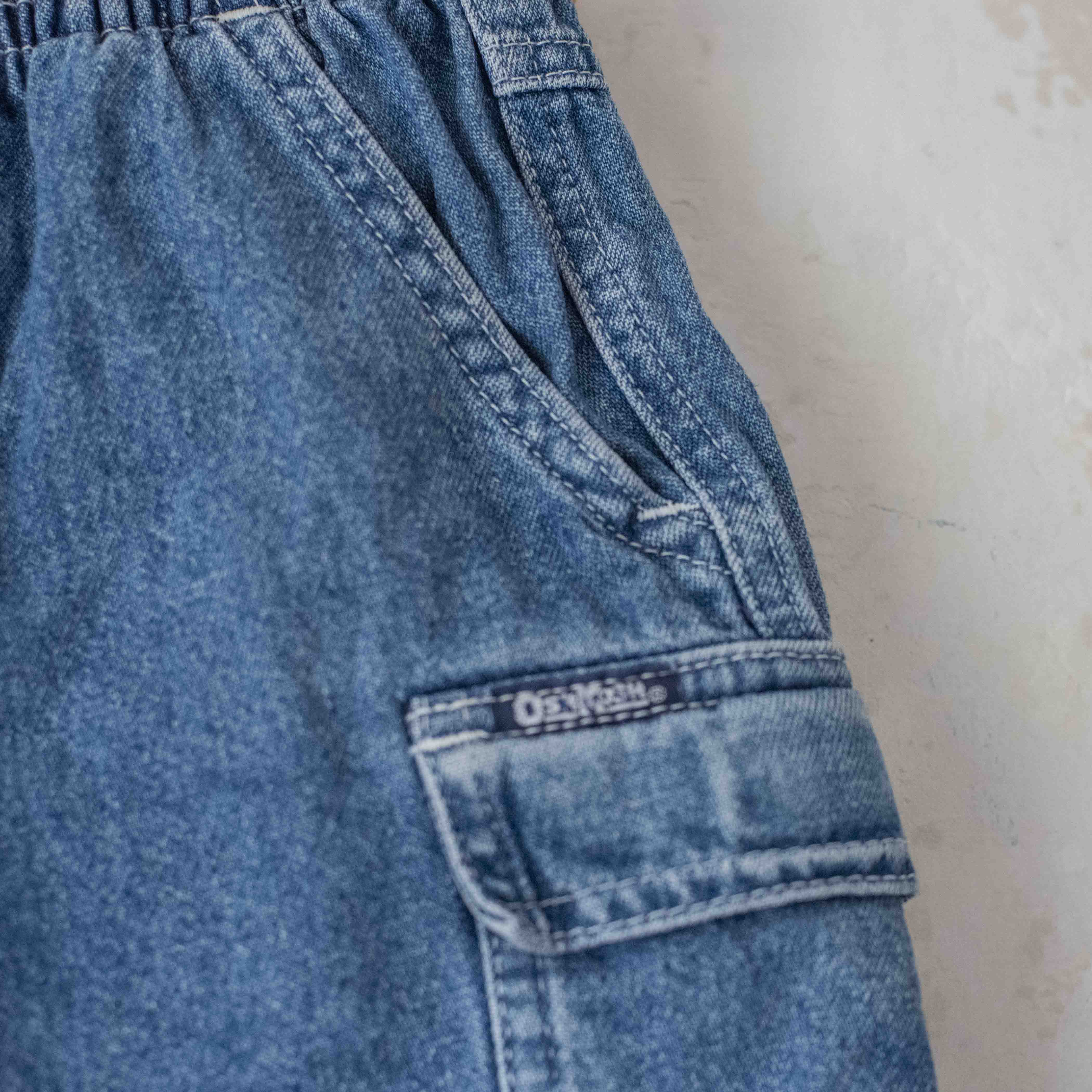 מכנסי ג׳ינס קצרים מבית אושקוש | 3-4 שנים