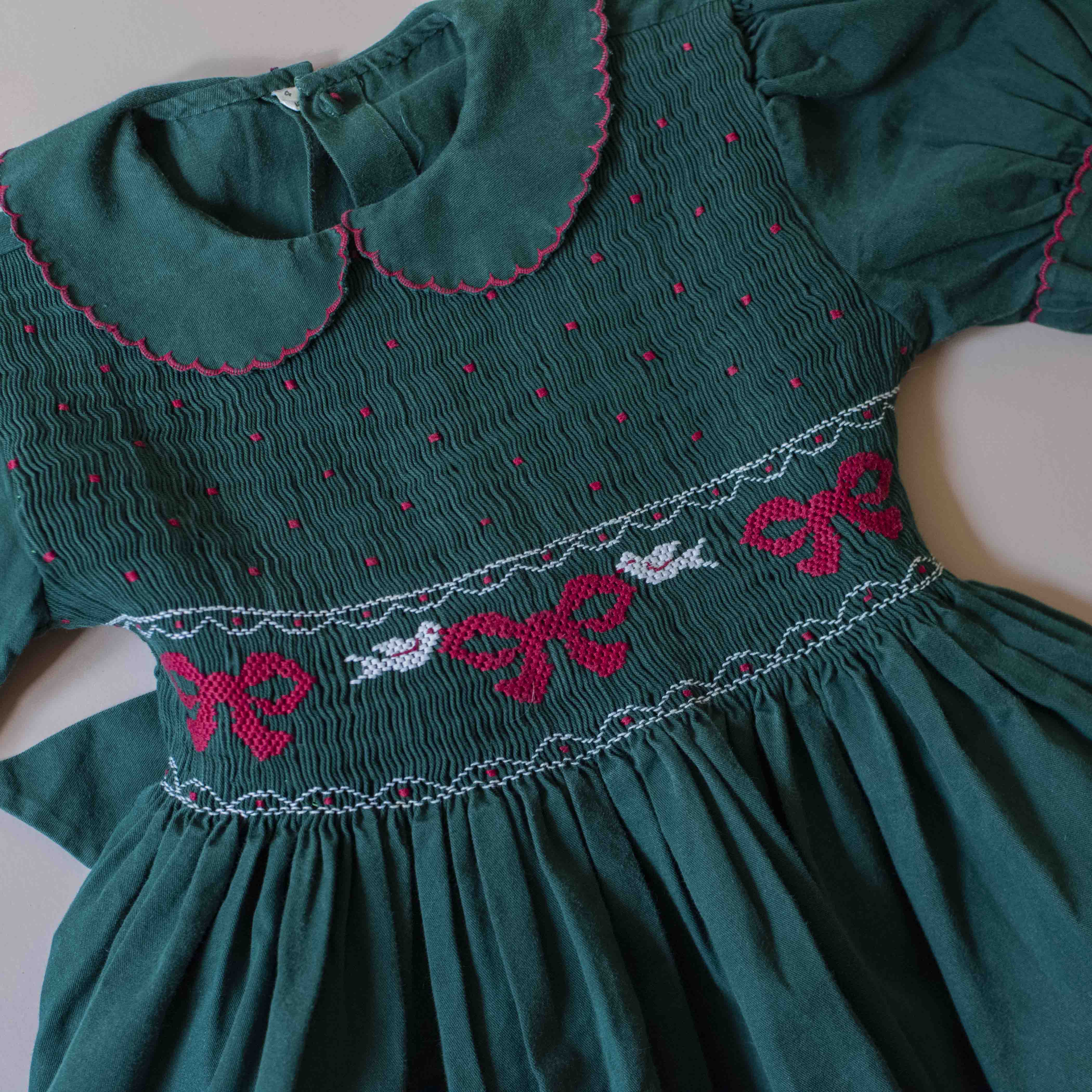 שמלה ירוקה עם רקמת פפיונים וציפורים | 4-5 שנים