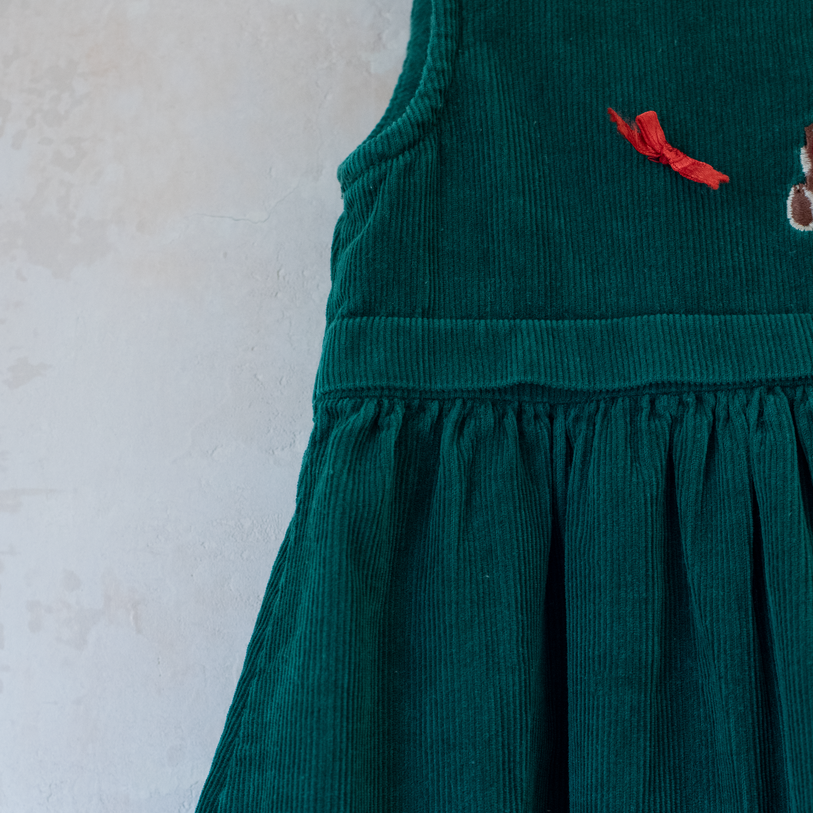 שמלת קורדרוי ירוקה עם דובי רקום | 18-24 חודשים