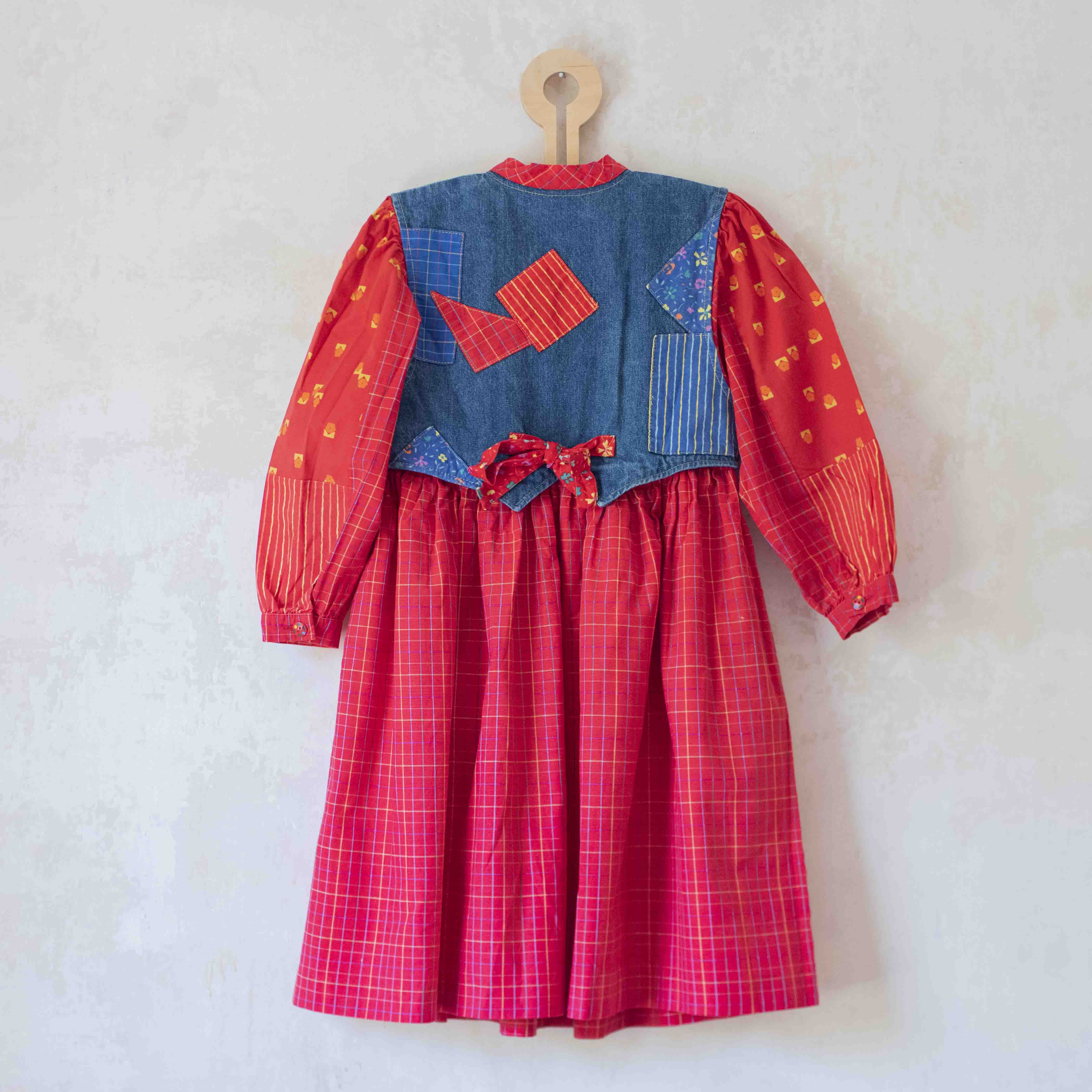 שמלת אולדסקול באדום עם ג׳ינס | 6-7 שנים