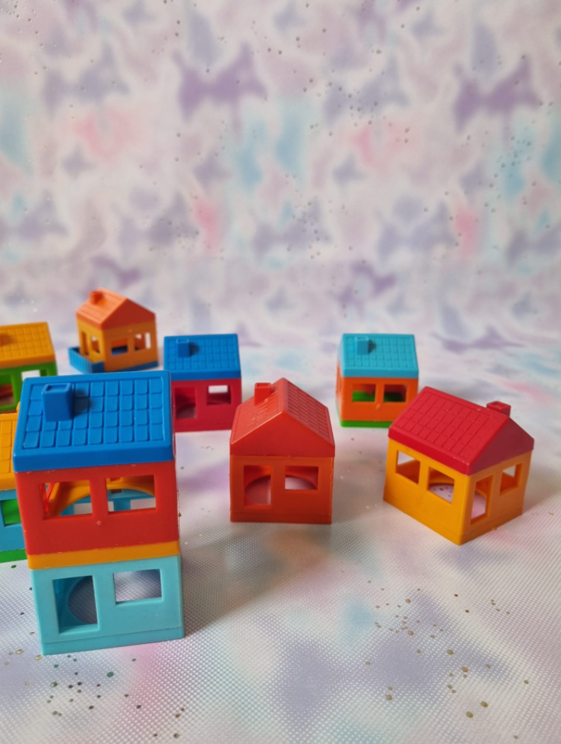 צעצוע בתים צבעוניים - oda-paam.com
