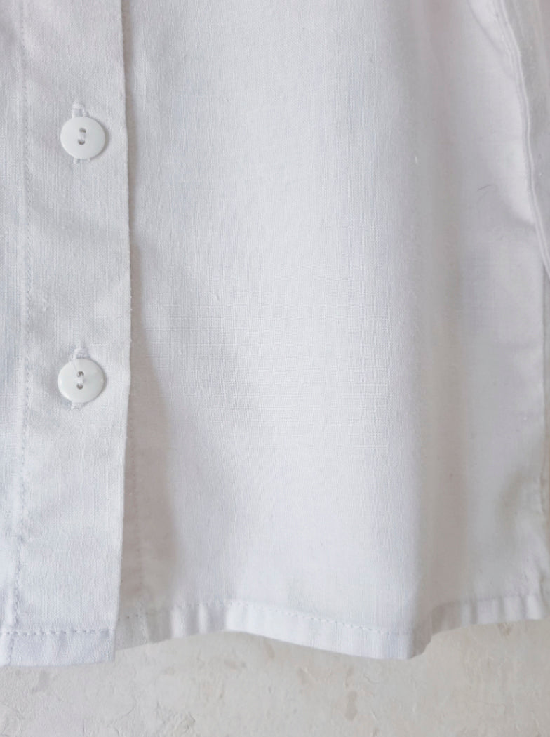 חולצה לבנה מכופתרת עם צווארון תחרה - oda-paam.com